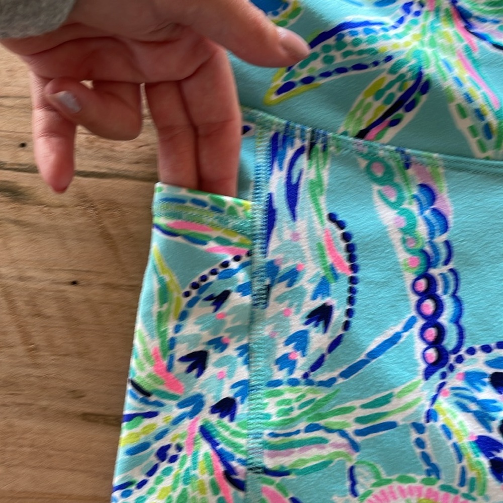 Lilly Pulitzer Weekender High Rise Shorts Bermuda Blue Turtle Luxletic UPF 50+ - Picture 4 of 8